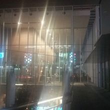 2階の通路からの外観