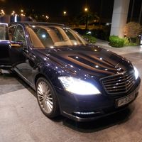 ホテルのリムジンはベンツのＳクラスとアウディーです。