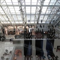 上まで吹き抜けのロビーです。