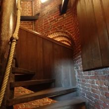 木でできている部分があるため人数制限があるようです