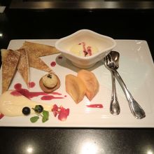 最後のデザートです。食事の写真は撮り損ね。