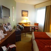 115号室。落ち着いたインテリアの部屋でした。