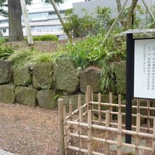 江戸城に使われた石垣が今はこちらで利用されています