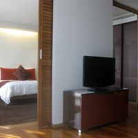 奥がベッドルームです