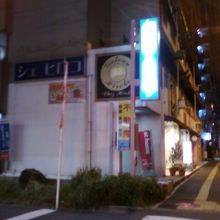 国道沿いです。