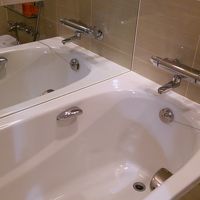 部屋のバス、最上階に大浴場有