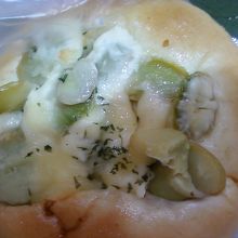 ソラマメのパンです。