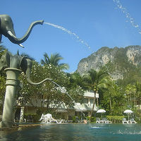 クラビ特有の石灰岩の岩山がステキ