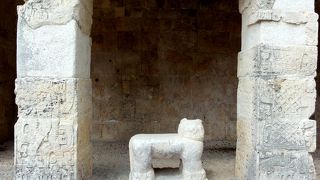 チチェンイツァ遺跡のジャガーの神殿