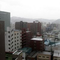 窓からの眺めです…少し雪が降って来たようです