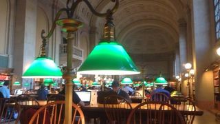 誰でも利用できる歴史ある図書館