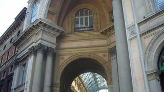 賑やかな高級アーケード