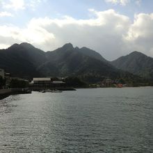 宮島桟橋より。