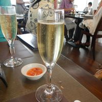 ザクラブでのカクテルタイム。シャンパン飲み放題＾＾