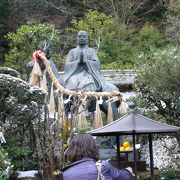 女性の厄落としで有名な山奥のお寺