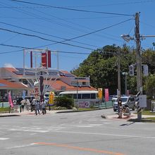 がんじゅう駅南城にバスは注射，一般車も同様