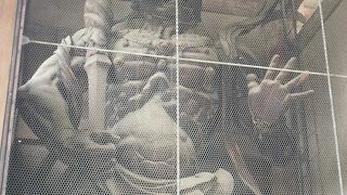 不思議な金剛力士像