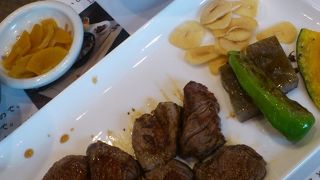 目の前で焼いてくれるステーキ