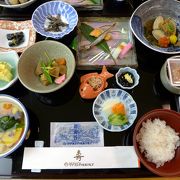 北九州八幡ロイヤルホテル　日本料理 花篝（はなかがり）の御節料理の朝食　新春餅つき