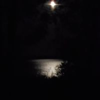 宿泊室から見えるサロマ湖の月