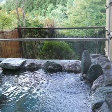 露天風呂は２４時間自由に入れました