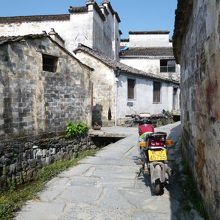 バイクがなんとも粋です。