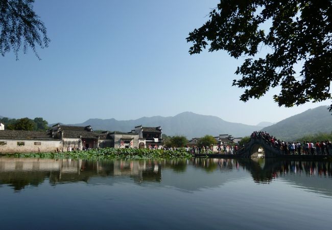 中国画に描かれた農村風景のようだと言われる古村。