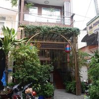 ホテル前まで行くと、係のおじさんが荷物を持って案内してくれる