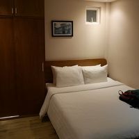 スーツケースを広げることは十分出来る程度の広さ