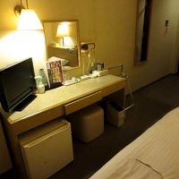 シングル客室(デスク側)