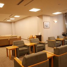 大抵空いてるカードラウンジ