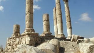 巨大国旗を含めた眺めが美しい