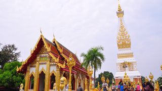 タイ、ラオスの仏教徒から広く信仰されている有名寺院