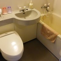 部屋のバス＆トイレルームは、ちょっと狭いです。