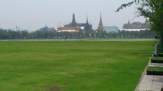 だだっ広い広場