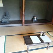「草枕」の風呂と、漱石が滞在した座敷が見学できる