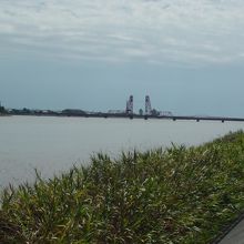 国道沿いからの遠景です。