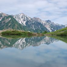 八方池越に白馬三山を望む