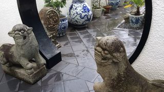  狛犬の間を通り抜けると・・・