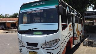 窓全開のローカルバス