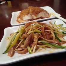 240円の豚耳サラダと豚バラにんにく