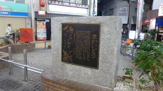 アーケード商店街にあります