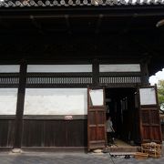 見どころは、室町時代中期に建てられた釈迦堂