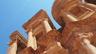 遠いが見る価値あり！