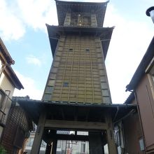 くぐって神社側からの眺め