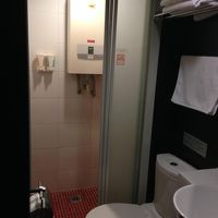 シャワー使い勝手は良い、歯ブラシは無い