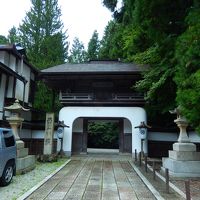 門がとても立派です