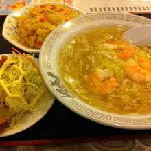 フカヒレに惹かれます。