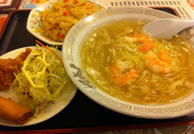 南京町で庶民的な中華の定食