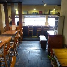 二階がカフェ